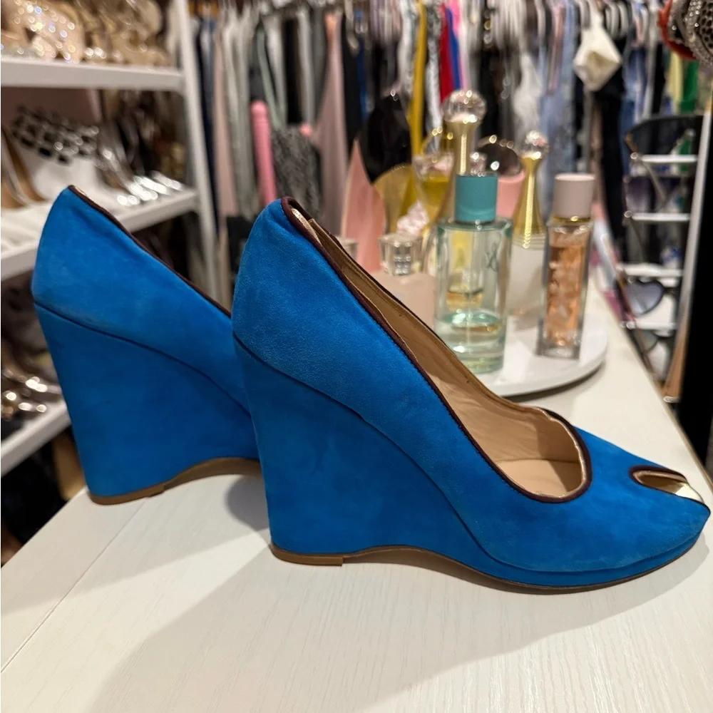 Loeffler Randall reposhing this